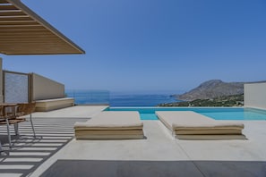 Pyrgos Exquisite villa 3 ,private pool