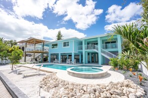 SaltyLime Exterior