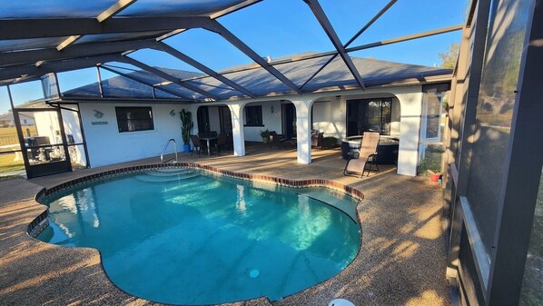 Indulge in our heated screened pool w/stylish lounge chairs&dining table for 6.