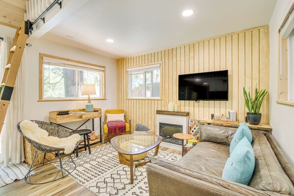 Crestline Vacation Rental | Studio | 1BA | 640 Sq Ft | Stairs Required