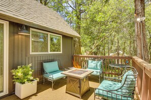 Private Deck | Fire Pit