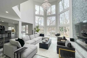 Step into the splendor of Cerro Vista’s living area, where chic decor and spacious design create the ultimate gathering spot for memorable moments.