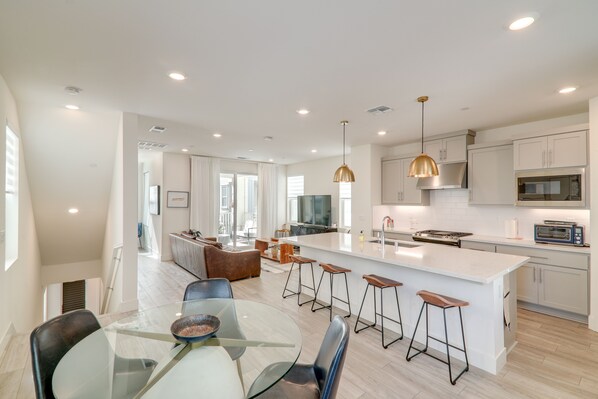Newark Vacation Rental | 3BR | 3BA | 1,760 Sq Ft | 2 Steps Required to Enter