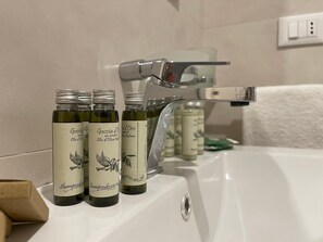 Bathroom amenities