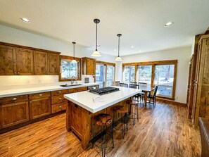 Dine with a view! The sunlit dining space and well-equipped kitchen make every meal a delight, surrounded by the beauty of Bend's natural landscapes.