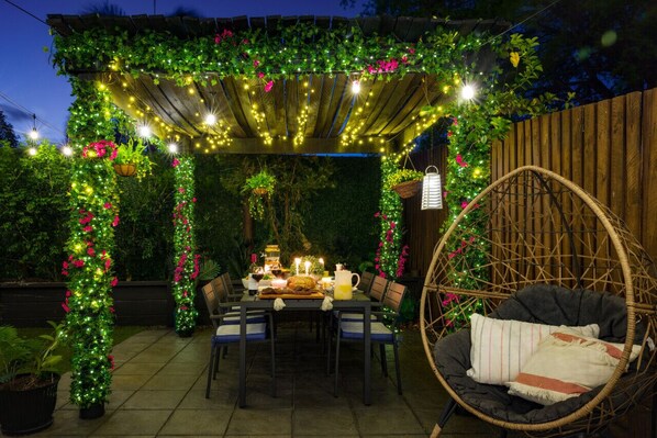 Outdoor dining