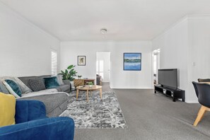 Smart TV, Aircon, Spacious open-plan...