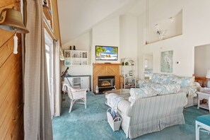 The top-level living area has plenty of space for the whole family to enjoy together!