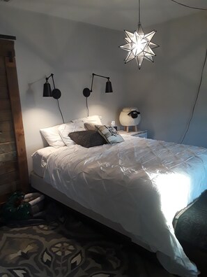 Master bedroom, first floor, queen bed