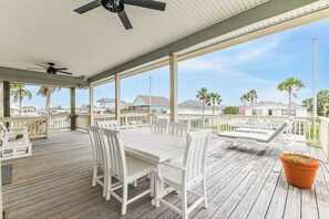 PLACE TO DINE AND RELAX ON THE UPPER DECK