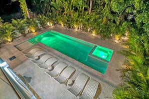 Pool with patio Chaise lounge bank