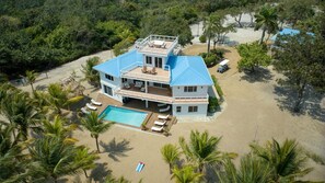 Private Oceanfront 4-Bed Villa w/Pool on Huge Lot (3725)