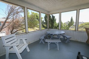 Screened in Porch 2022
