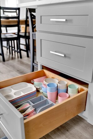For our littlest guests, we've got you covered with kid-friendly dinnerware.