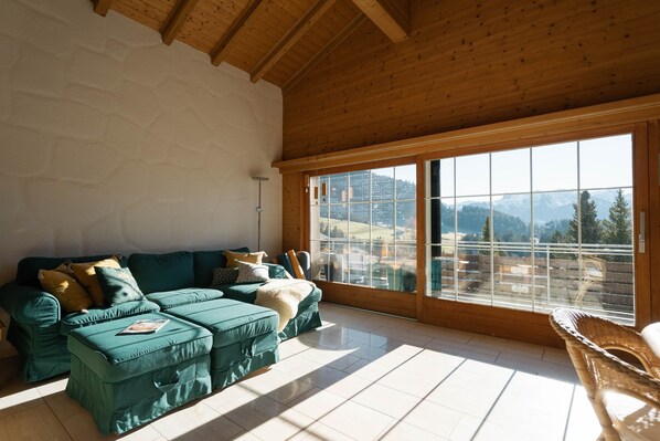 The living room with its large window front offers a great view