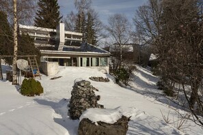 The house is wonderfully situated at the Chapf viewpoint