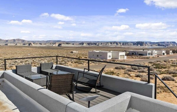 Welcome to Stargazer! Brand new house with modern furnishings, hot tub and rooftop deck