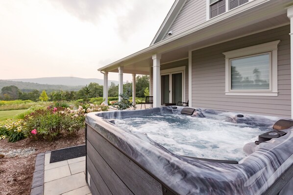 Unwind in the hot tub while soaking in breathtaking mountain views.