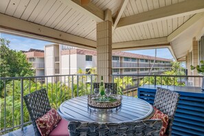 Outdoor dining option