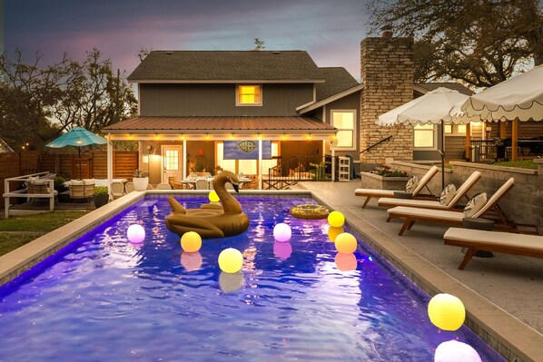 Welcome to Casa del Rey! A 5 bedroom Austin getaway that can accommodate up to 16 guests.