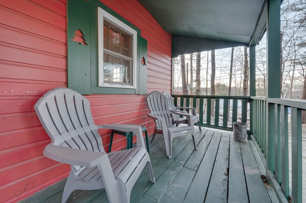 Laconia Vacation Rental | Studio | 1BA | 420 Sq Ft | 4 Steps Required