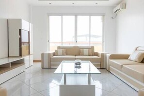 A spacious and bright living room (2)
