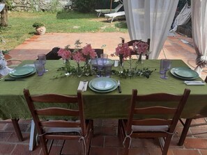 Outdoor dining