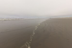 We welcome you to the beautiful Seaside Beach at the Oregon coast