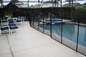 Pool & Spa