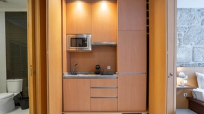 Channel your inner chef in our fully equipped kitchenette, complete with a stove, toaster, kettle and capsule coffee machine. #kitchenette