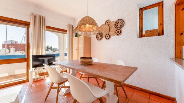 Capturing the essence of comfort and charm, this Albufeira apartment boasts 2 snug bedrooms, inviting warmth, and a cozy ambiance, promising a delightful retreat in a picturesque coastal setting. #balcony #livingroom #algarve #portugal
