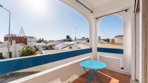 Step onto the balcony of this Albufeira apartment and be greeted by breathtaking vistas. #balcony #sunny #albufeira #algarve #portugal