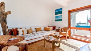 Living room, the heart of comfort and warmth. This living room in Albufeira invites with its cozy ambiance, plush furnishings, and soft lighting, promising delightful moments of relaxation and rejuvenation.
#comfort #sunny #algarve #portugal