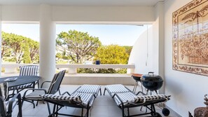 Indulge in upscale living at this LovelyStay-managed Vale do Lobo apartment. Relish the panoramic balcony, perfect for dining and sunbathing extravagance. 
#balcony #valedolobo #algarve #portugal