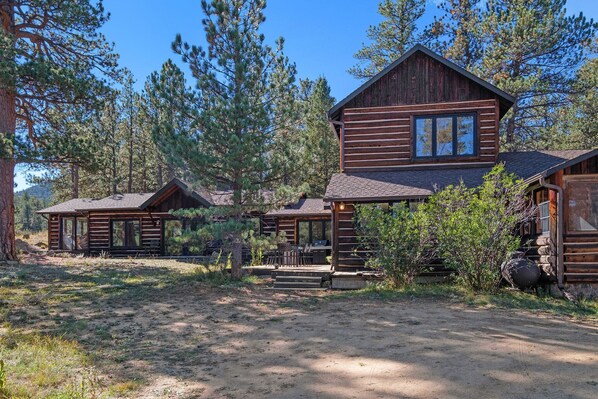 Historical Crocker Ranch - Coach House Pet Friendly - #22-Zone3270 - a SkyRun RMNP Property - Historical Crocker Ranch - Coach House - Exterior view of Historical Crocker Ranch - Coach House