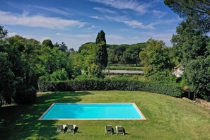 Nuage, Ciel, Plante, Propriété, Arbre, Paysage Naturel, Piscine, Lot Terre, Herbe, Loisir