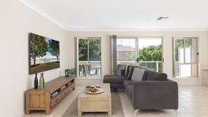 Living Room | Smart TV