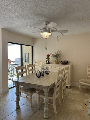 Large dining room table with seating for six!