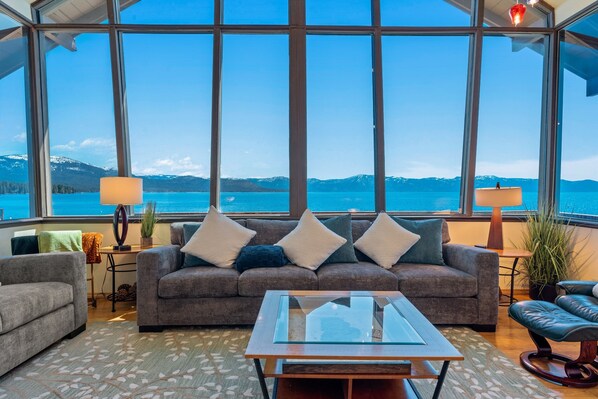 Enjoy panoramic Lake Tahoe views from the living room with floor-to-ceiling windows. Listen to the waves crash on the rocks below as you relax by the gas fireplace or watch your favorite shows on the smart TV.