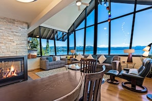 Enjoy panoramic Lake Tahoe views from the living room with floor-to-ceiling windows. Listen to the waves crash on the rocks below as you relax by the gas fireplace or watch your favorite shows on the smart TV.