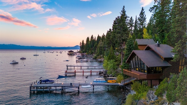 Enjoy the sunsets from the private dock, where the sky lights up in shades of gold and pink over the lake.