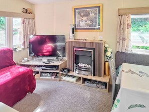 Open plan living space with comfortable sofas | Glen Y Nant, New Radnor, near Presteigne