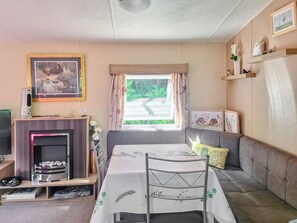 Open plan living space with comfortable sofas | Glen Y Nant, New Radnor, near Presteigne