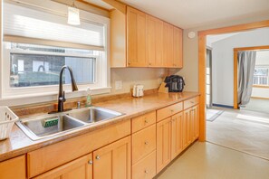 Kitchen | Cooking Basics | Drip Coffee Maker