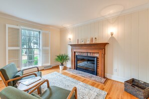 Living Room | Free WiFi | Central A/C & Heat