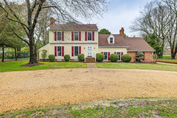 Richmond Vacation Rental | 3BR | 2.5BA | 2,583 Sq Ft | Stairs Required