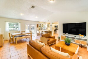 Living Room | Smart TV