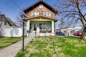 3-Story House | In-Unit Laundry | 6 Mi to National Mall