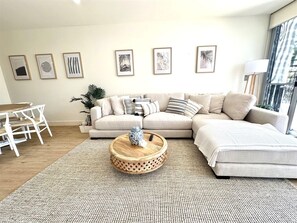Lounge Room_CB28