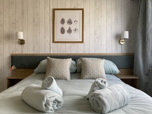 Moselle - Master Bedroom, Family Beachside Holidays at Ringstead Bay, Dorset - visitringstead.com (1)